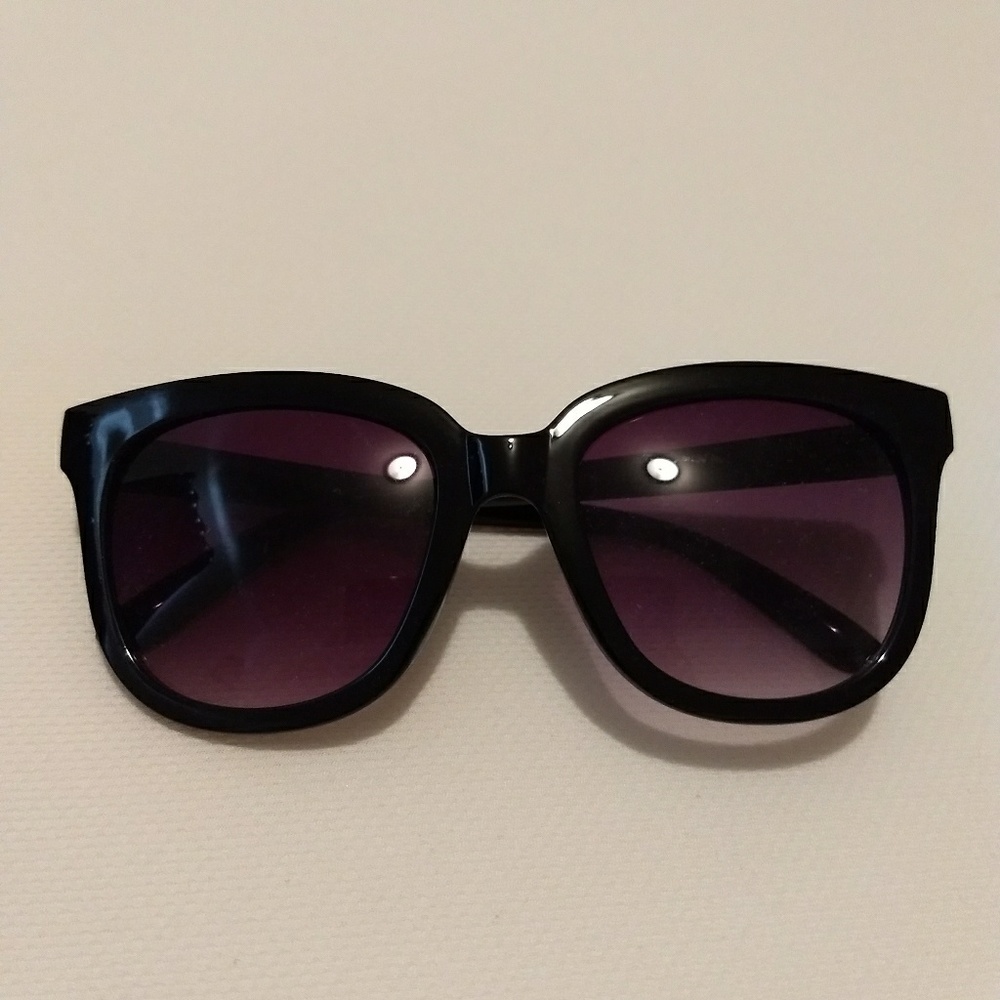 Black sunglasses
